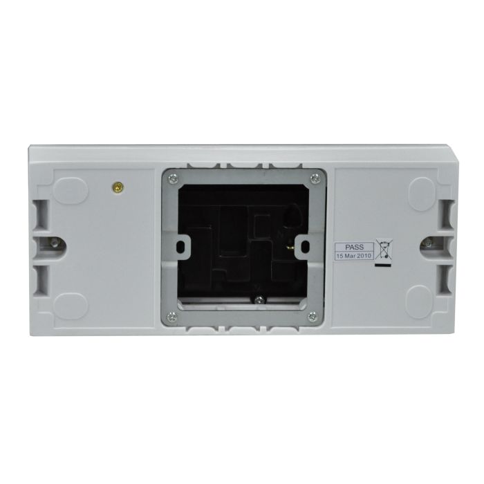 Triple Switched Socket with Back Box