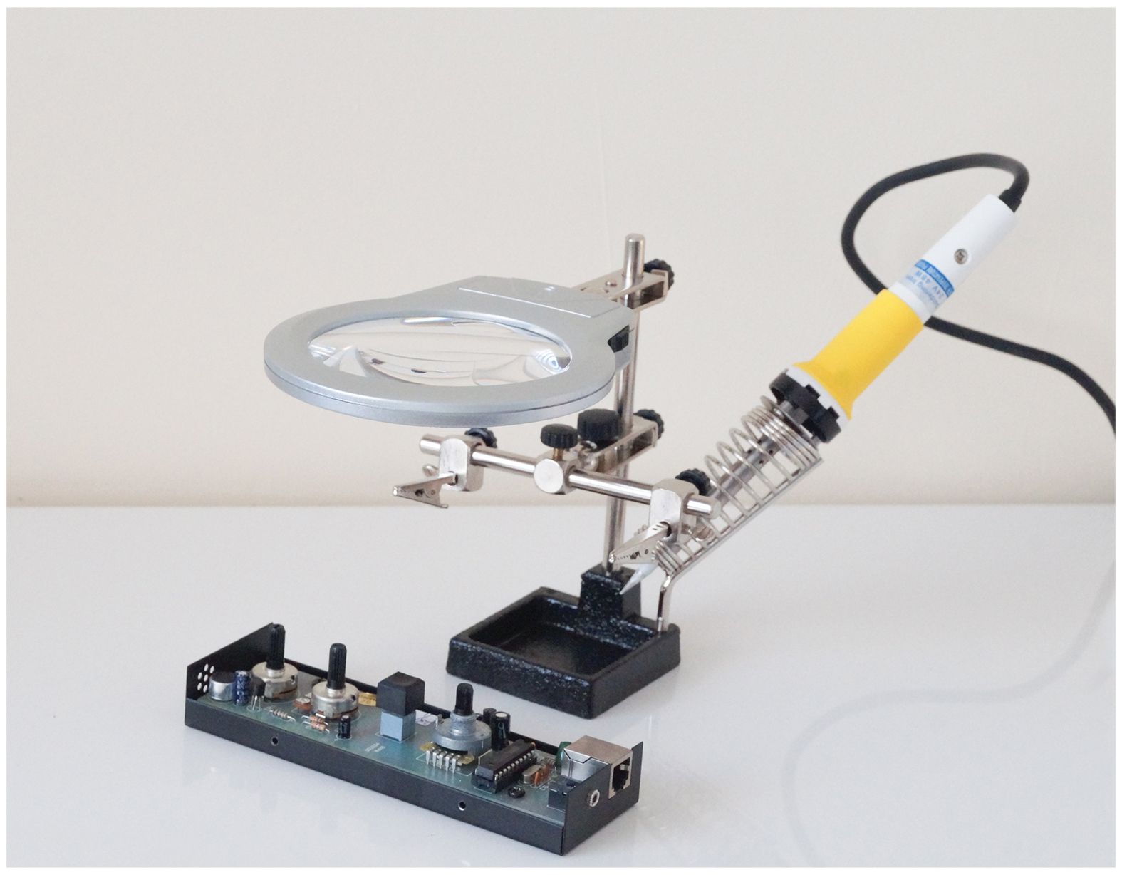 LED Illuminated Magnifier Helping Hands With Articulated Arms